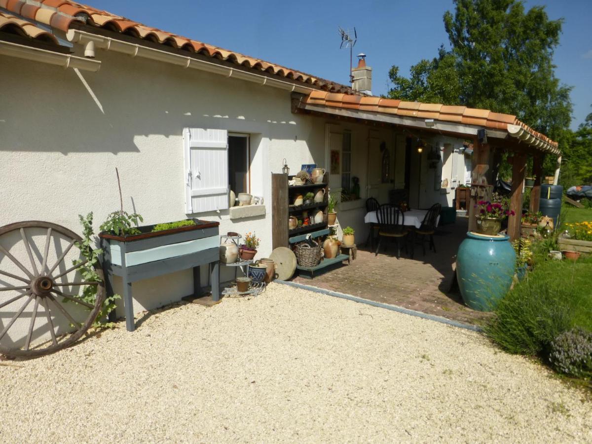 Chez Kate Bed and Breakfast Charroux  Εξωτερικό φωτογραφία